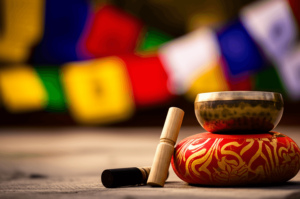 وعاء غنائي تبتي يبعث الاهتزازات العلاجية في جلسة سول آرت للعافية الصوتية، محاطًا بضوء دافئ. تظهر لاريسا ستاينباخ (Larissa Steinbach) خبرة سول آرت (Soul Art) في دعم الاسترخاء العميق وتقليل التوتر باستخدام الأوعية التبتية.